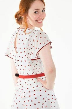 Voodoo Vixen shop -Voodoo Vixen shop Rosita White Strawberry Fruit Flutter Playsuit Voodoo Vixen 2 300x