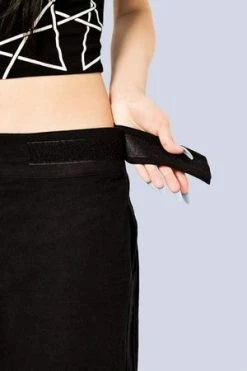 Long Clothing Plain Black Shorts - Unisex -Voodoo Vixen shop plain black shorts unisex long clothing 4 300x